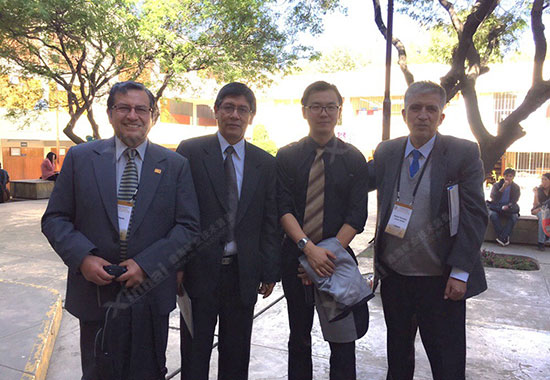 會(huì)后，Bruce與秘魯Nacional San Augustin大學(xué)的教授、當(dāng)?shù)仄髽I(yè)高管進(jìn)行了深入交流并一同合影留念 
